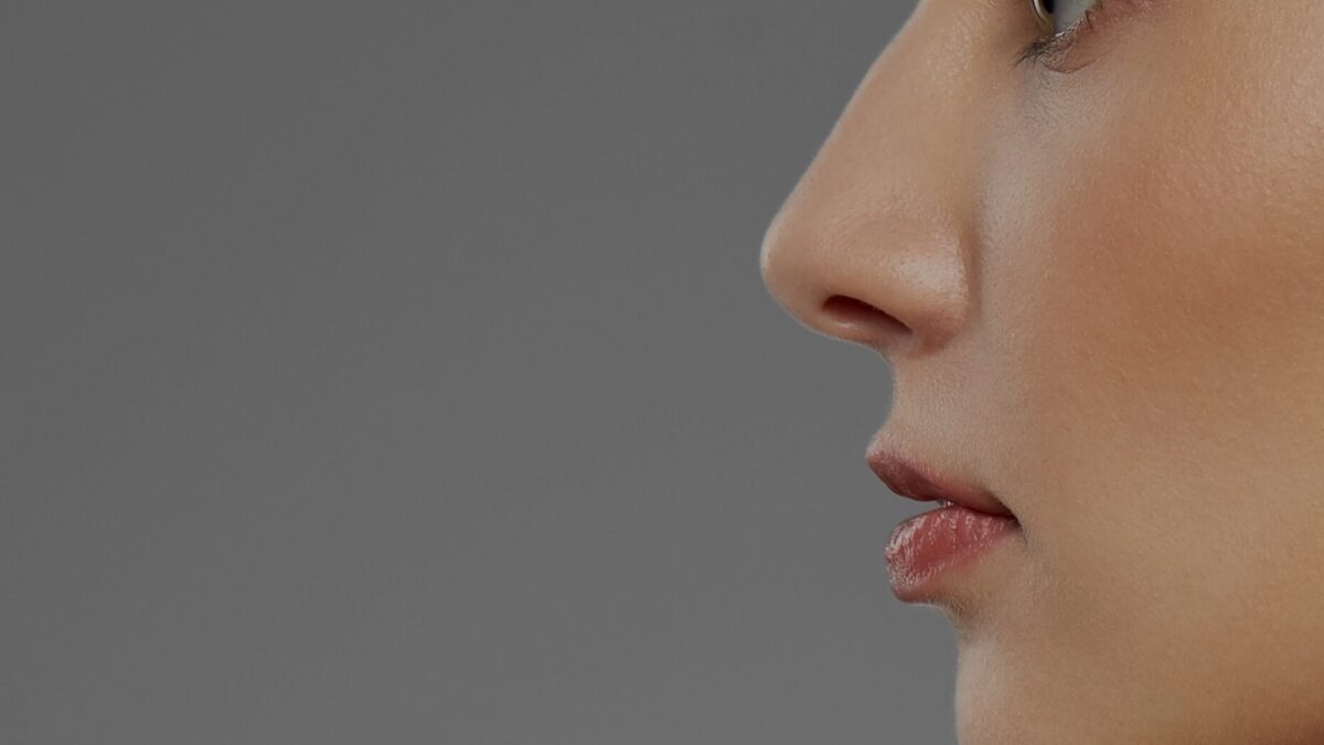 医師監修】鼻整形にメンテナンスは必要？手術方法ごとの経過と注意点を